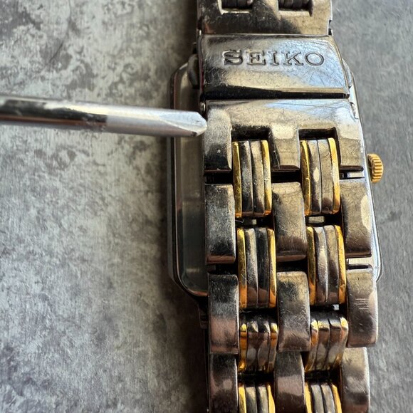 Vintage Seiko Watch Two Tone Black Dial Date Rectangle V739-5B19 *Needs Battery* - Picture 4 of 5